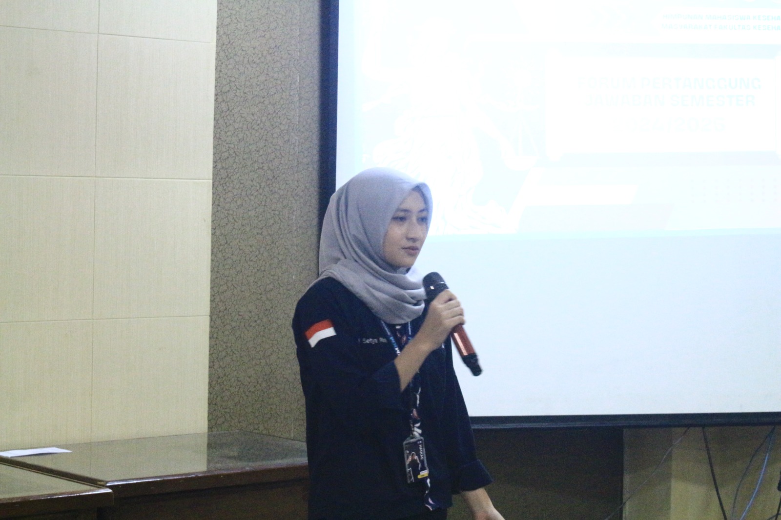 Presentasi dan evaluasi program kerja HMKM 